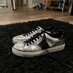 Men’s silver metallic sneakers